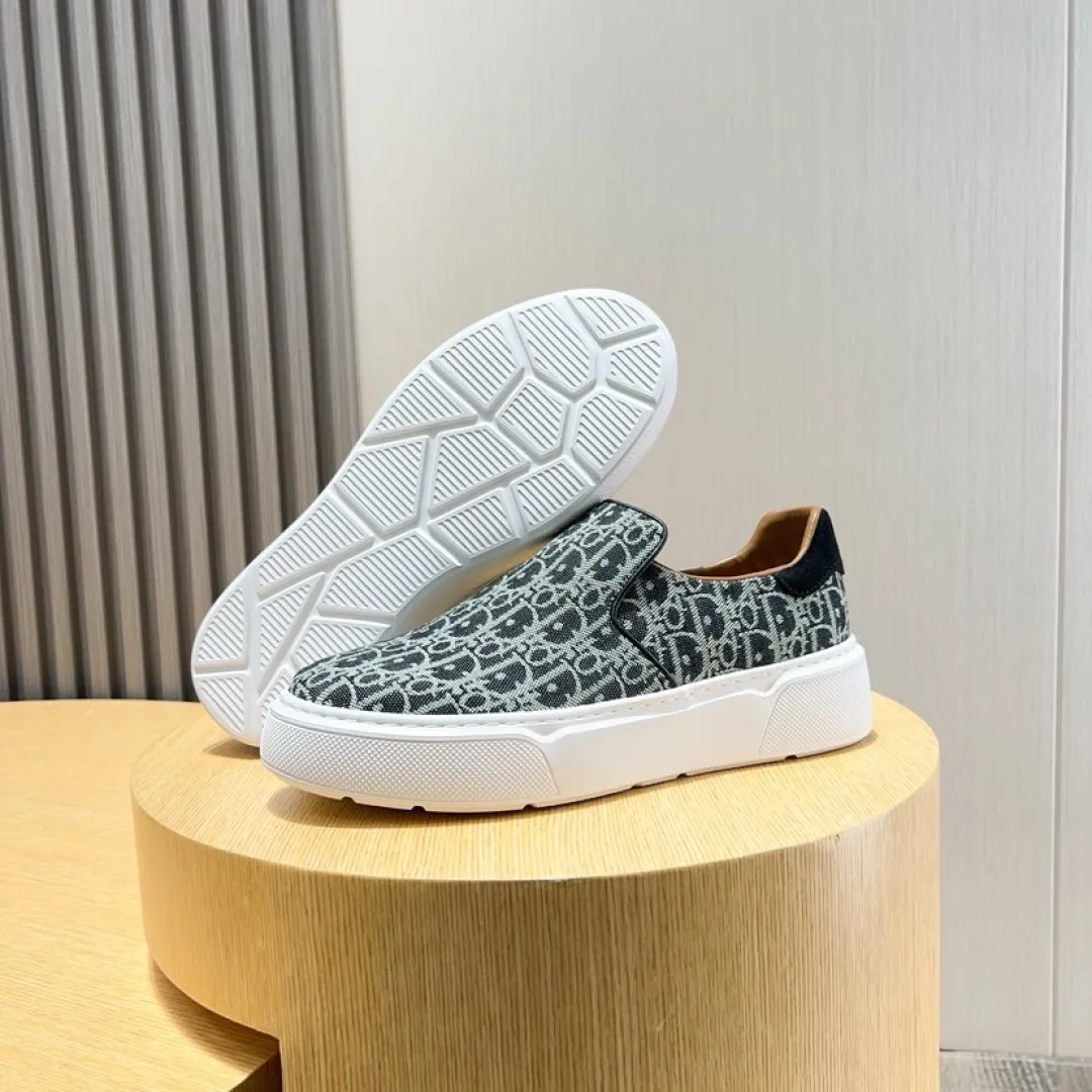Men's men's shoes💰P380💰[DIOR] Dior's new slip-on shoes🆕Exclusive hot-selling items✨Very comfortable on the feet, fine workmanship Material: Original fabric➕High-quality sheepskin lining + original wear-resistant outsole👍🏻Features: High-end and comfortable, purely handmade to create the perfect shoe that suits you best. Number of yards: 38–45